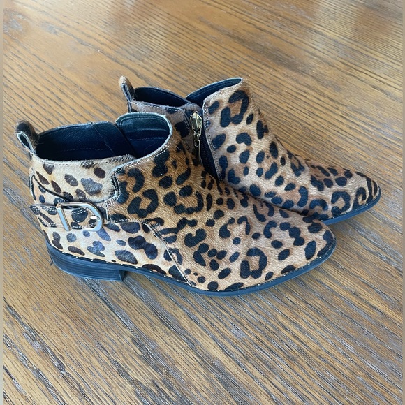 Steven by Steve Madden Cain Leopard Print Clio Ankle Flat Booties Size 8.5 - Picture 4 of 12